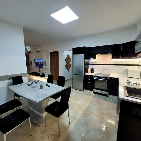 Paradise Apartment *